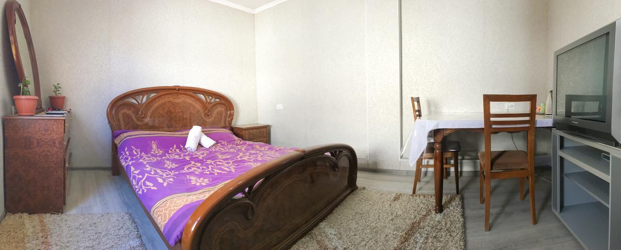 Holiday Hostel House บิชเคก ภายนอก รูปภาพ