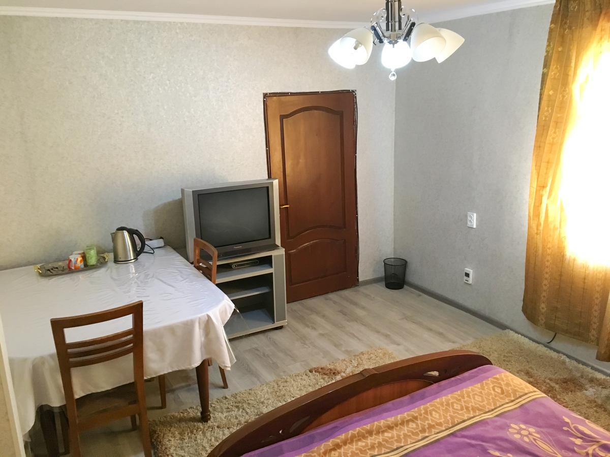 Holiday Hostel House บิชเคก ภายนอก รูปภาพ