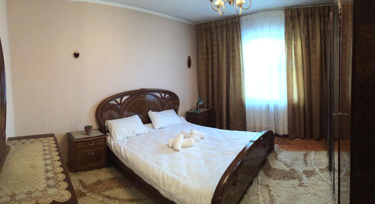 Holiday Hostel House บิชเคก ภายนอก รูปภาพ