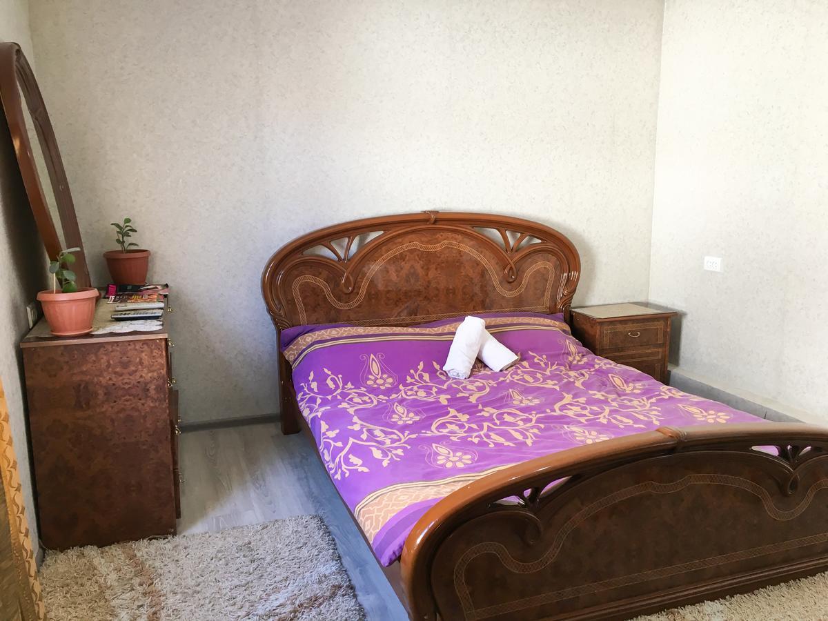 Holiday Hostel House บิชเคก ภายนอก รูปภาพ