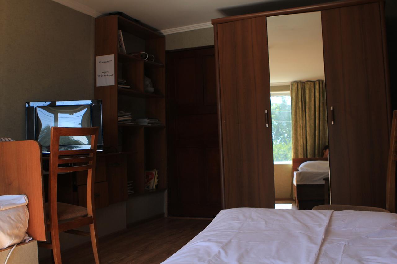 Holiday Hostel House บิชเคก ภายนอก รูปภาพ