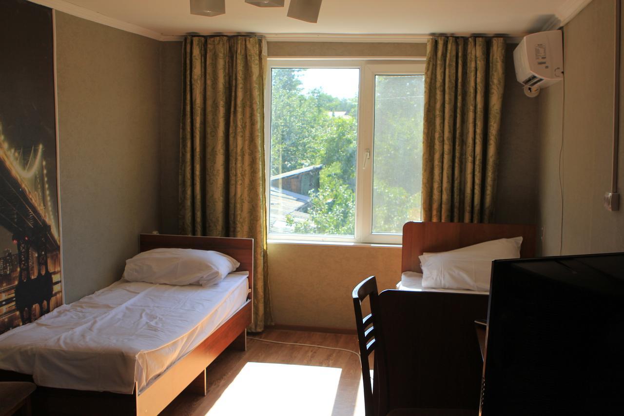 Holiday Hostel House บิชเคก ภายนอก รูปภาพ