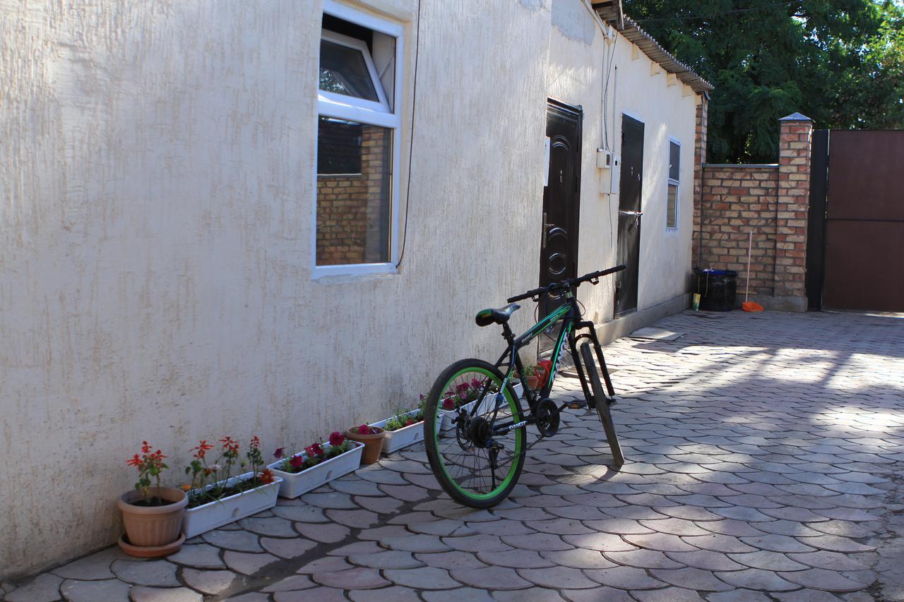 Holiday Hostel House บิชเคก ภายนอก รูปภาพ