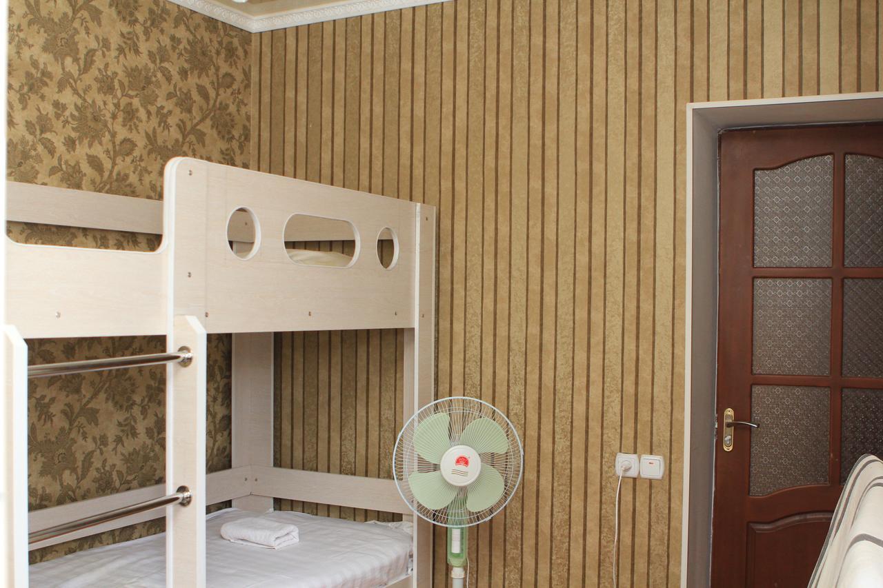 Holiday Hostel House บิชเคก ภายนอก รูปภาพ