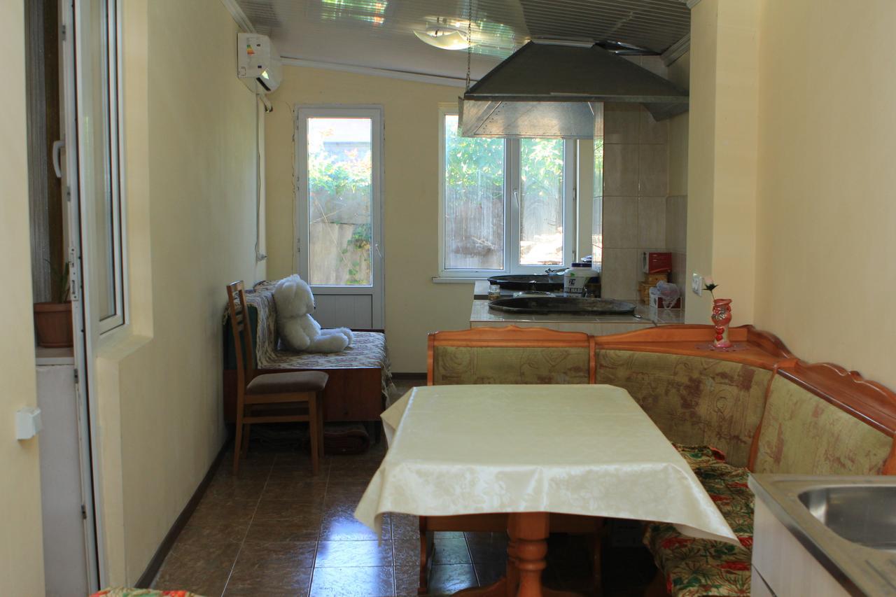 Holiday Hostel House บิชเคก ภายนอก รูปภาพ