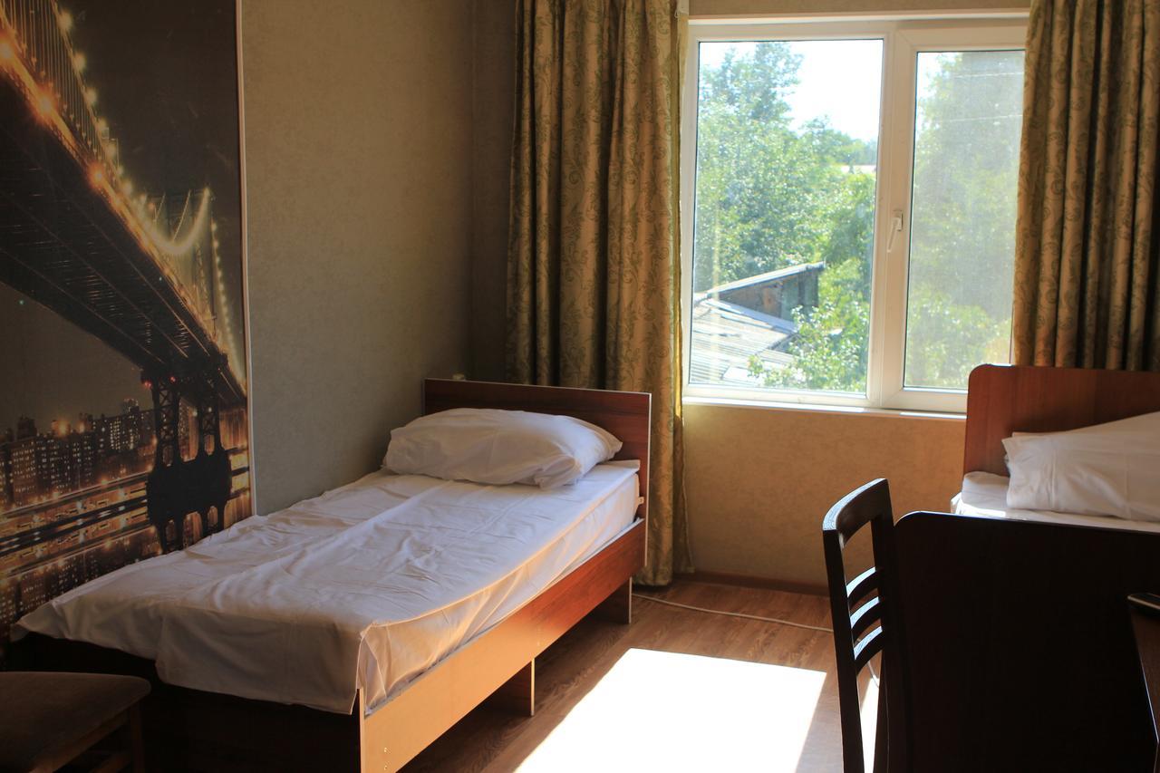 Holiday Hostel House บิชเคก ภายนอก รูปภาพ